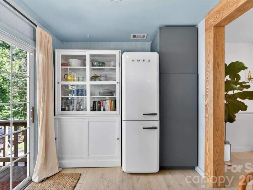 8713 Golf Ridge Drive, Charlotte, NC 28277.  MLS# CAR4380482, YatesRealty ID 22884. Kitchen
