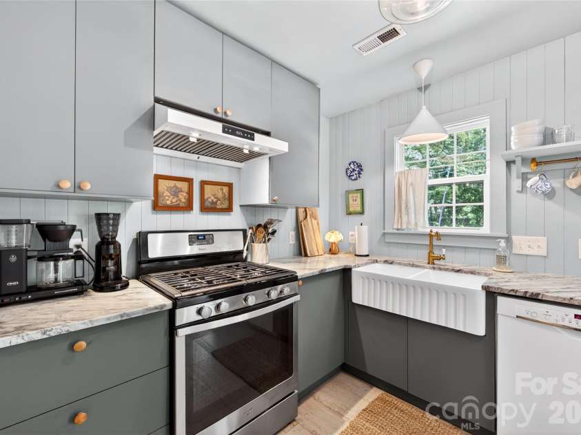 8713 Golf Ridge Drive, Charlotte, NC 28277.  MLS# CAR4380482, YatesRealty ID 22884. Kitchen