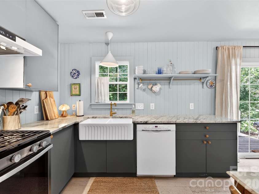 8713 Golf Ridge Drive, Charlotte, NC 28277.  MLS# CAR4380482, YatesRealty ID 22884. Kitchen