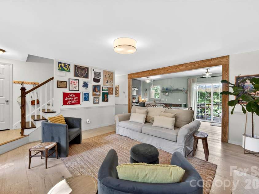 8713 Golf Ridge Drive, Charlotte, NC 28277.  MLS# CAR4380482, YatesRealty ID 22884. Living room