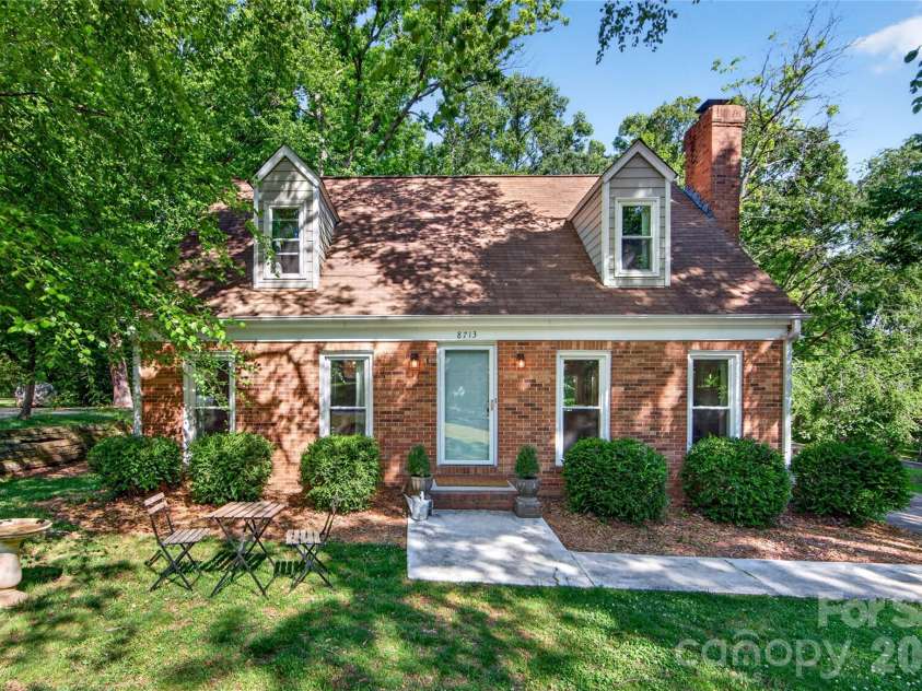 8713 Golf Ridge Drive, Charlotte, NC 28277.  MLS# CAR4380482, YatesRealty ID 22884. Welcome Home!