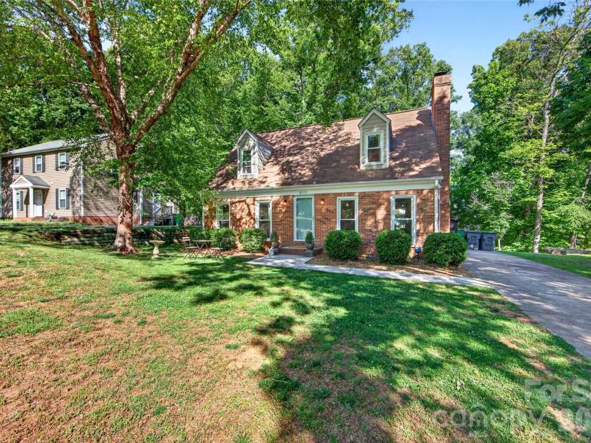 8713 Golf Ridge Drive, Charlotte, NC 28277.  MLS# CAR4380482, YatesRealty ID 22884. Welcome Home!