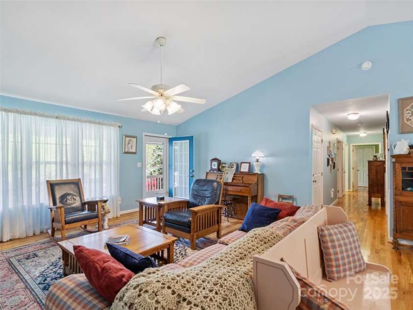 17 Gun Flint Drive, Burnsville, NC 28714.  MLS# CAR4255680, YatesRealty ID 22885. 