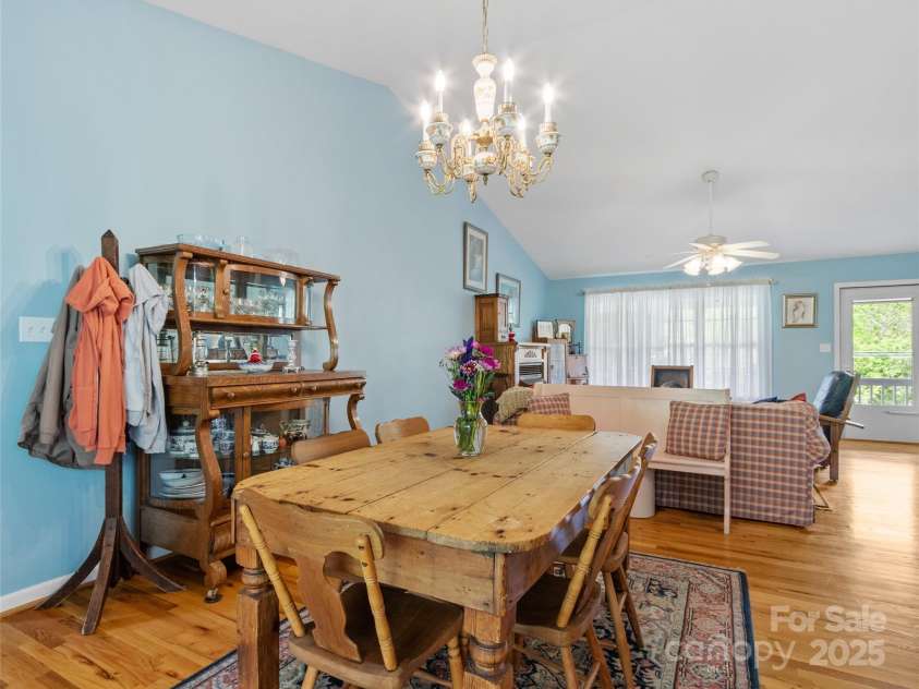 17 Gun Flint Drive, Burnsville, NC 28714.  MLS# CAR4255680, YatesRealty ID 22885. 