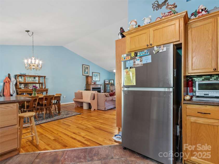 17 Gun Flint Drive, Burnsville, NC 28714.  MLS# CAR4255680, YatesRealty ID 22885. 