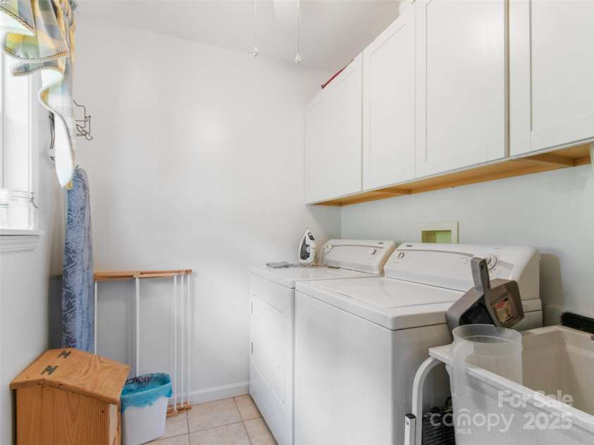 17 Gun Flint Drive, Burnsville, NC 28714.  MLS# CAR4255680, YatesRealty ID 22885. 