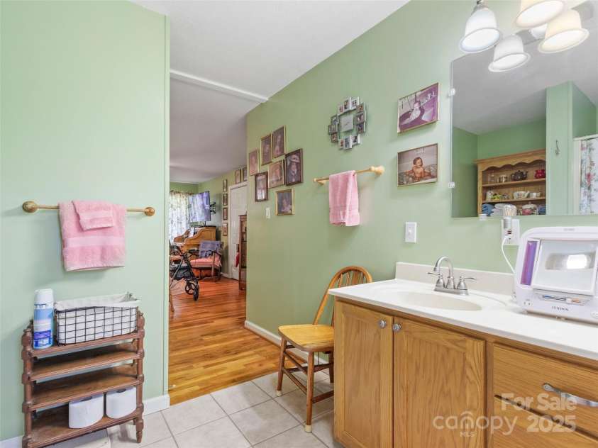 17 Gun Flint Drive, Burnsville, NC 28714.  MLS# CAR4255680, YatesRealty ID 22885. 