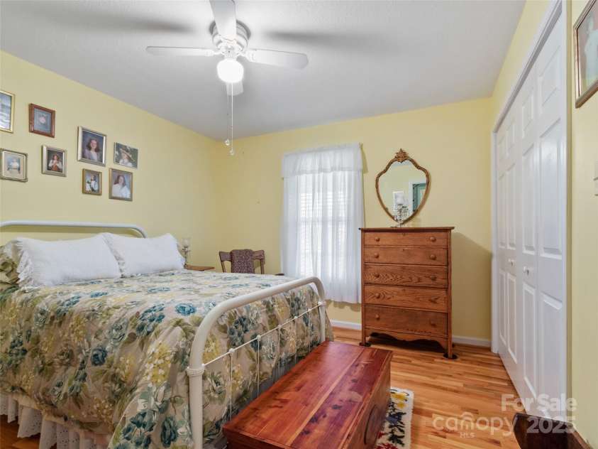 17 Gun Flint Drive, Burnsville, NC 28714.  MLS# CAR4255680, YatesRealty ID 22885. 