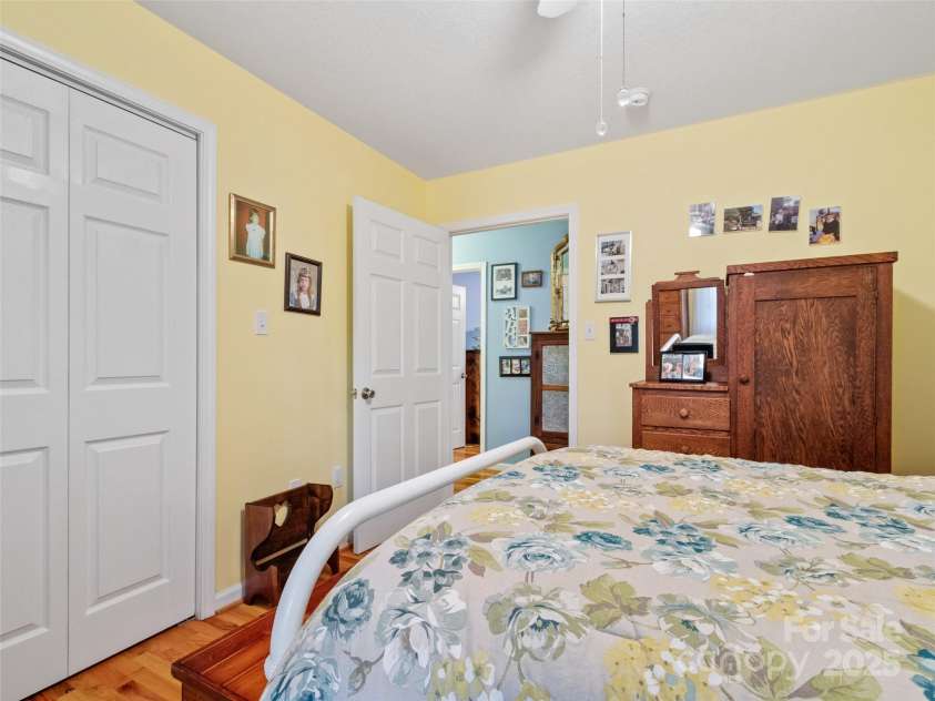 17 Gun Flint Drive, Burnsville, NC 28714.  MLS# CAR4255680, YatesRealty ID 22885. 