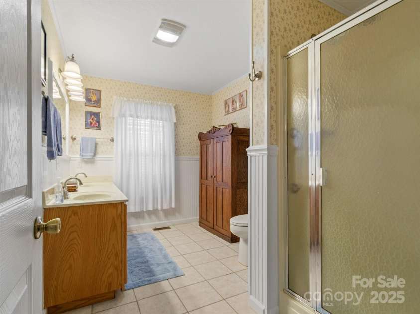 17 Gun Flint Drive, Burnsville, NC 28714.  MLS# CAR4255680, YatesRealty ID 22885. 