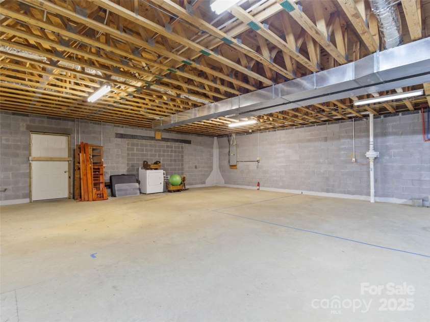 17 Gun Flint Drive, Burnsville, NC 28714.  MLS# CAR4255680, YatesRealty ID 22885. 