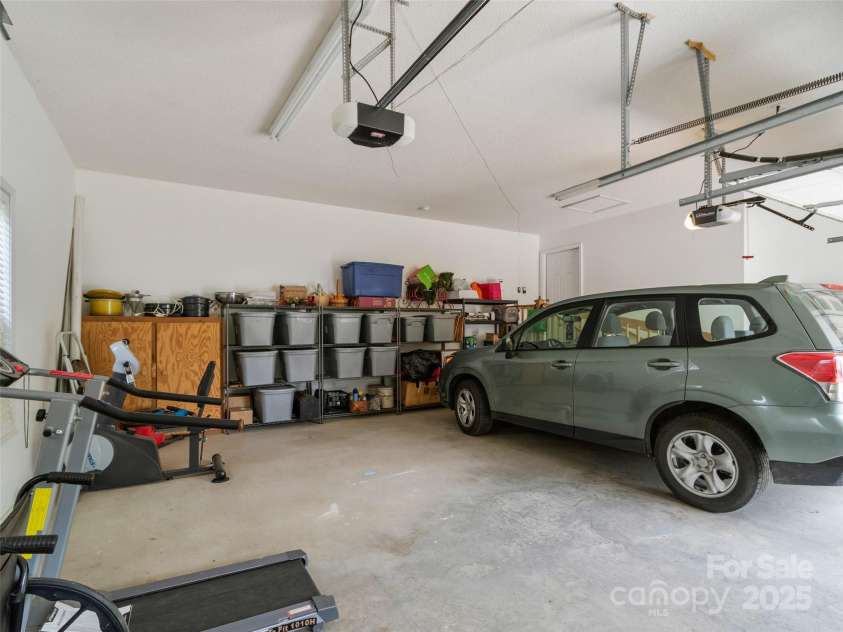 17 Gun Flint Drive, Burnsville, NC 28714.  MLS# CAR4255680, YatesRealty ID 22885. 