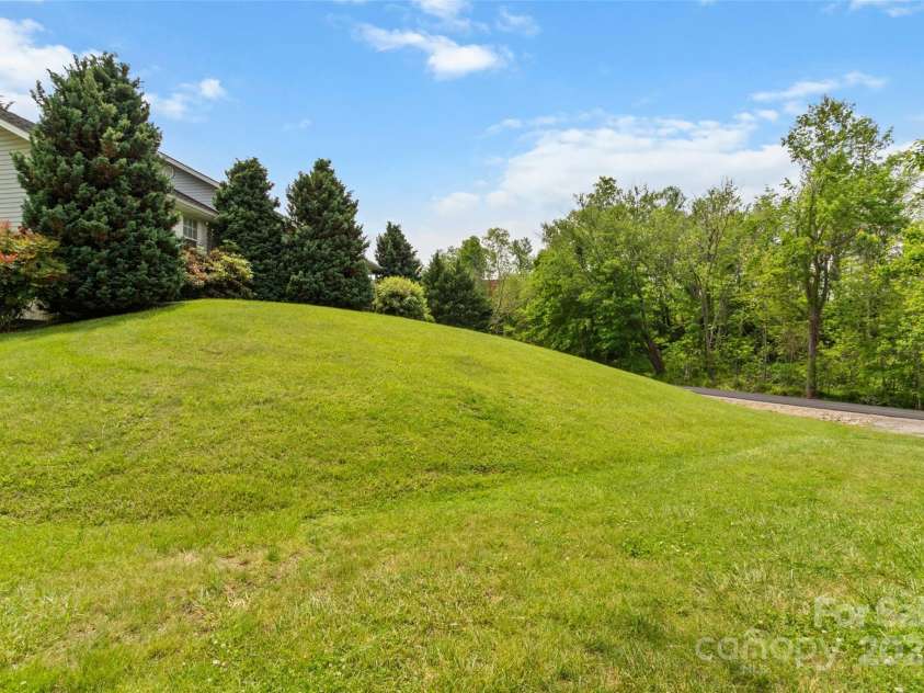 17 Gun Flint Drive, Burnsville, NC 28714.  MLS# CAR4255680, YatesRealty ID 22885. 