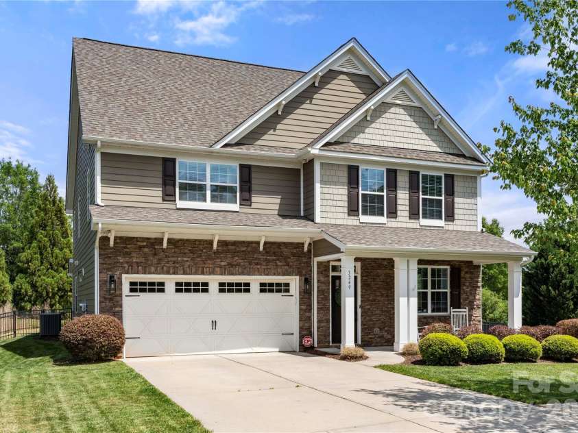 3249 Elyse Manor Court, Charlotte, NC 28214.  MLS# CAR4375657, YatesRealty ID 22885. 