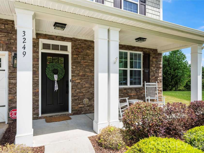 3249 Elyse Manor Court, Charlotte, NC 28214.  MLS# CAR4375657, YatesRealty ID 22885. 