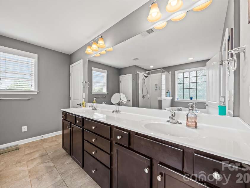 3249 Elyse Manor Court, Charlotte, NC 28214.  MLS# CAR4375657, YatesRealty ID 22885. 