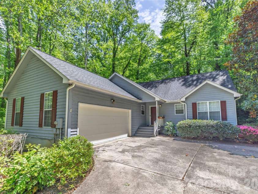 103 Hillside Drive, Swannanoa, NC 28778.  MLS# CAR4378936, YatesRealty ID 22887. 2 Car Garage
