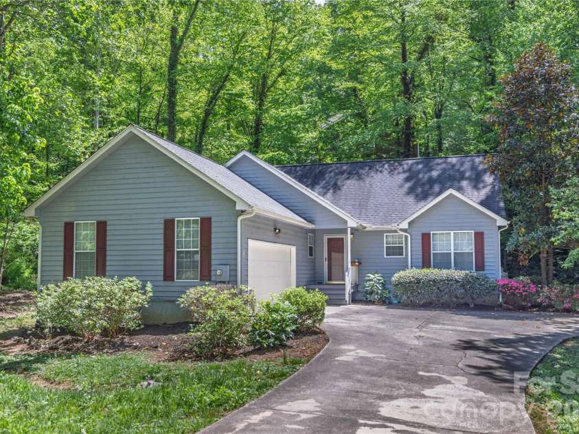 103 Hillside Drive, Swannanoa, NC 28778.  MLS# CAR4378936, YatesRealty ID 22887. 