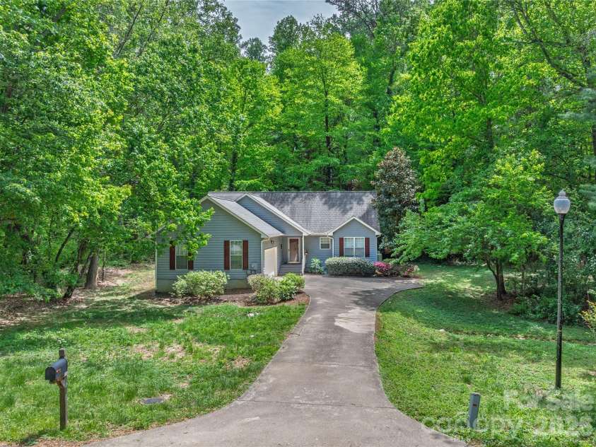 103 Hillside Drive, Swannanoa, NC 28778.  MLS# CAR4378936, YatesRealty ID 22887. 