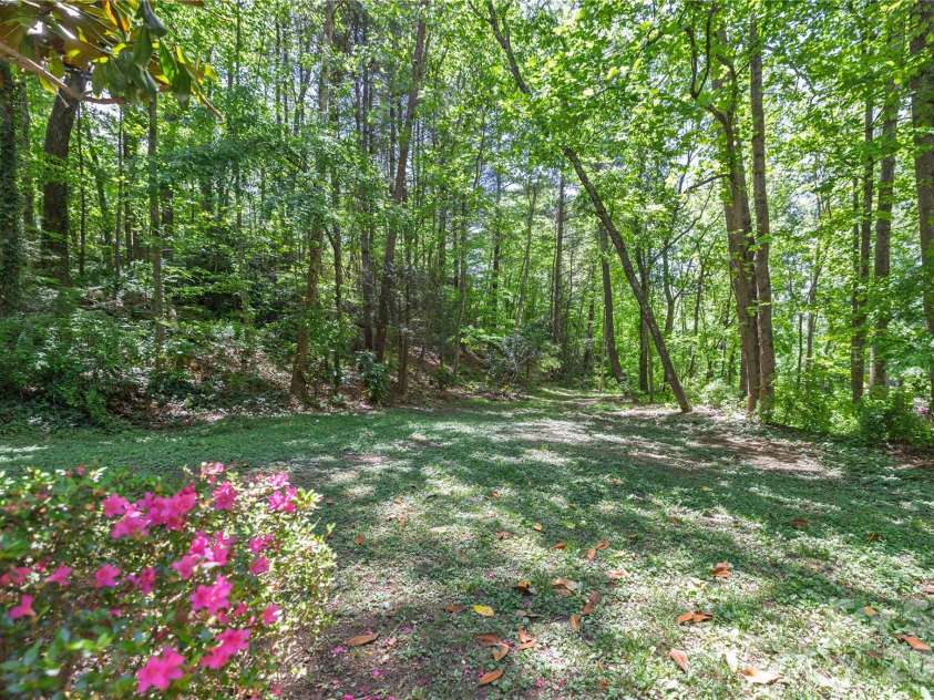 103 Hillside Drive, Swannanoa, NC 28778.  MLS# CAR4378936, YatesRealty ID 22887. 