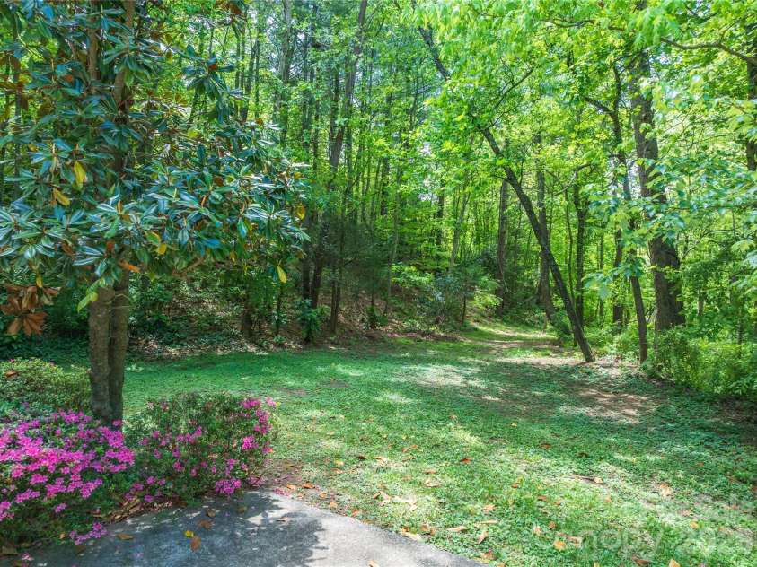 103 Hillside Drive, Swannanoa, NC 28778.  MLS# CAR4378936, YatesRealty ID 22887. 