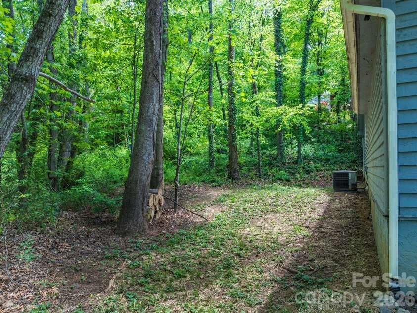 103 Hillside Drive, Swannanoa, NC 28778.  MLS# CAR4378936, YatesRealty ID 22887. 