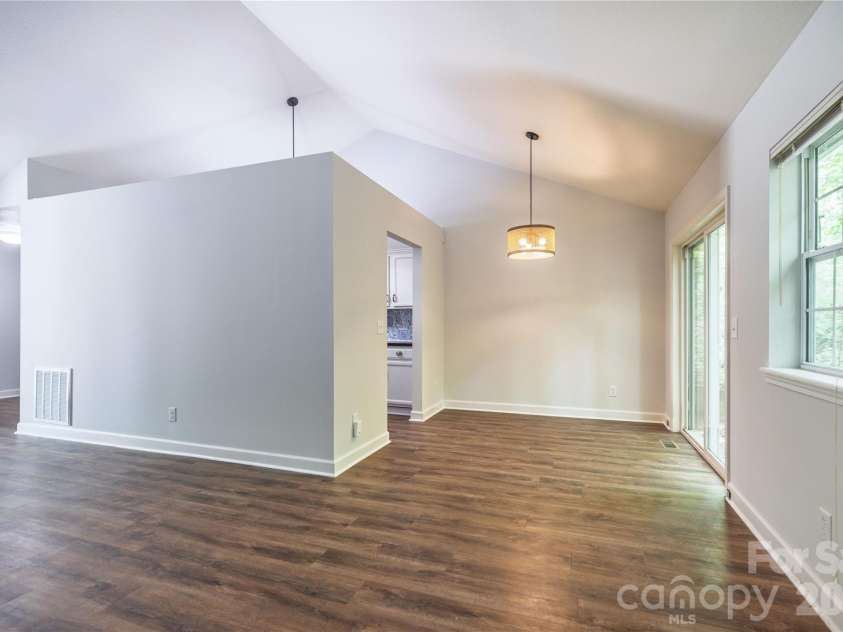 103 Hillside Drive, Swannanoa, NC 28778.  MLS# CAR4378936, YatesRealty ID 22887. 