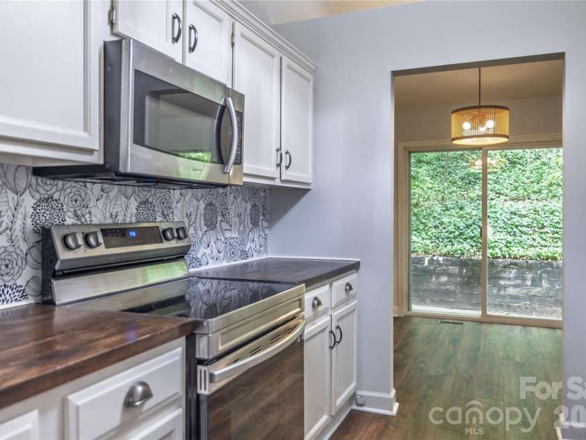 103 Hillside Drive, Swannanoa, NC 28778.  MLS# CAR4378936, YatesRealty ID 22887. 