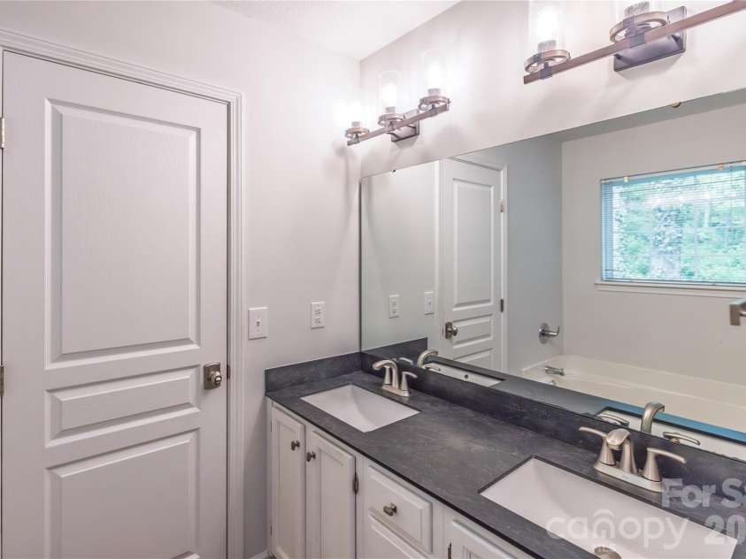 103 Hillside Drive, Swannanoa, NC 28778.  MLS# CAR4378936, YatesRealty ID 22887. 