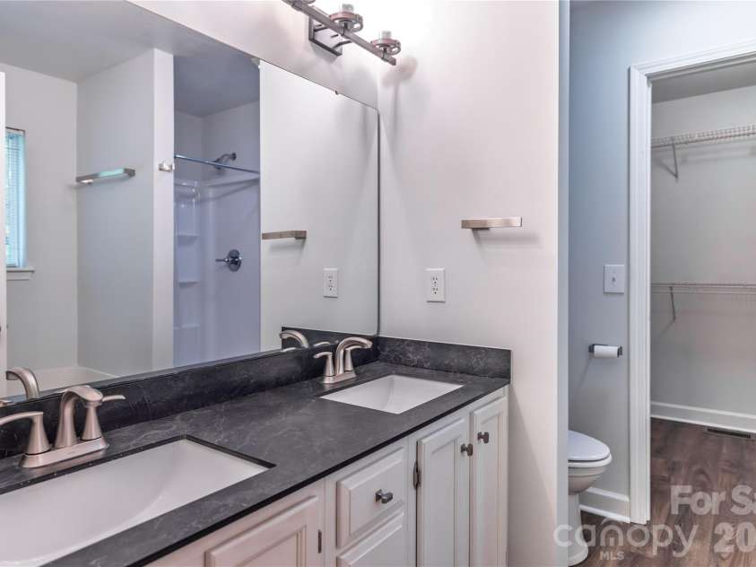 103 Hillside Drive, Swannanoa, NC 28778.  MLS# CAR4378936, YatesRealty ID 22887. En Suite Bath