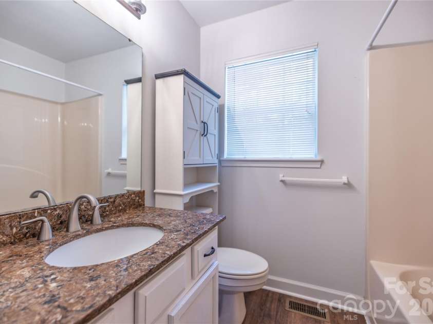 103 Hillside Drive, Swannanoa, NC 28778.  MLS# CAR4378936, YatesRealty ID 22887. Main Bath