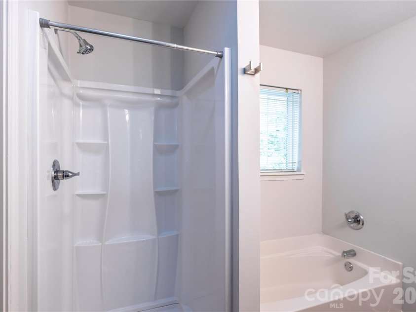 103 Hillside Drive, Swannanoa, NC 28778.  MLS# CAR4378936, YatesRealty ID 22887. Soaking Tub and Shower