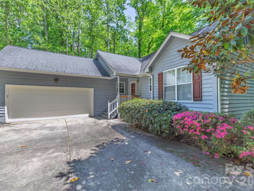 103 Hillside Drive, Swannanoa, NC 28778.  MLS# CAR4378936, YatesRealty ID 22887. Welcome Home