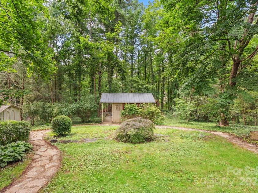 115 Aurora Drive, Asheville, NC 28805.  MLS# CAR4273830, YatesRealty ID 22887. 