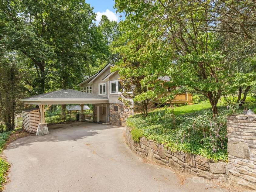 115 Aurora Drive, Asheville, NC 28805.  MLS# CAR4273830, YatesRealty ID 22887. 