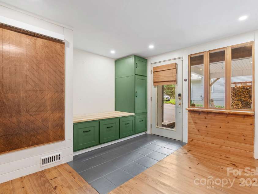 115 Aurora Drive, Asheville, NC 28805.  MLS# CAR4273830, YatesRealty ID 22887. Lower level bedroom