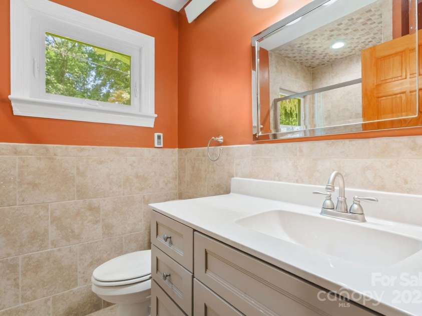 115 Aurora Drive, Asheville, NC 28805.  MLS# CAR4273830, YatesRealty ID 22887. Primary bathroom