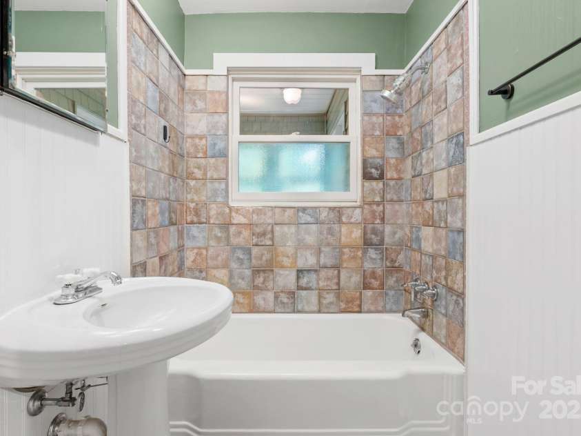 115 Aurora Drive, Asheville, NC 28805.  MLS# CAR4273830, YatesRealty ID 22887. Second full bathroom on main level