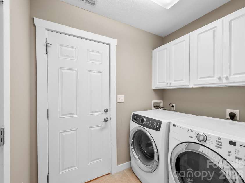 29 Kaylor Drive, Arden, NC 28704.  MLS# CAR4356169, YatesRealty ID 22888. 