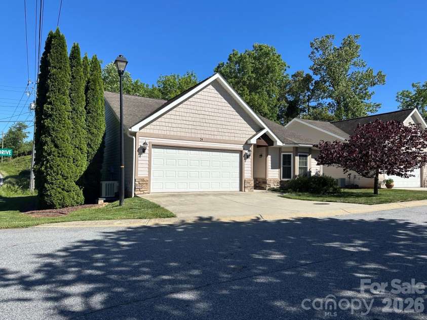 29 Kaylor Drive, Arden, NC 28704.  MLS# CAR4356169, YatesRealty ID 22888. 