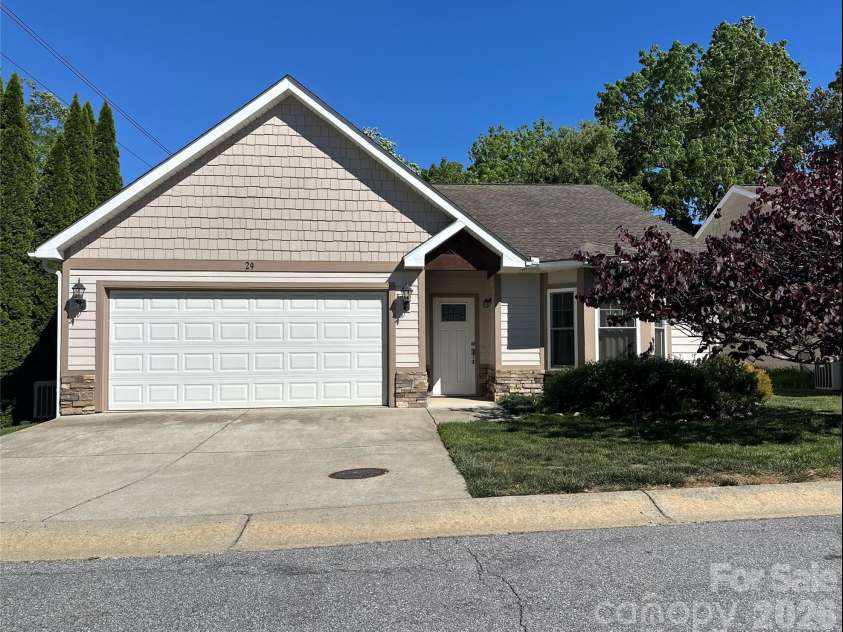 29 Kaylor Drive, Arden, NC 28704.  MLS# CAR4356169, YatesRealty ID 22888. 