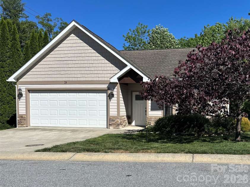 29 Kaylor Drive, Arden, NC 28704.  MLS# CAR4356169, YatesRealty ID 22888. 