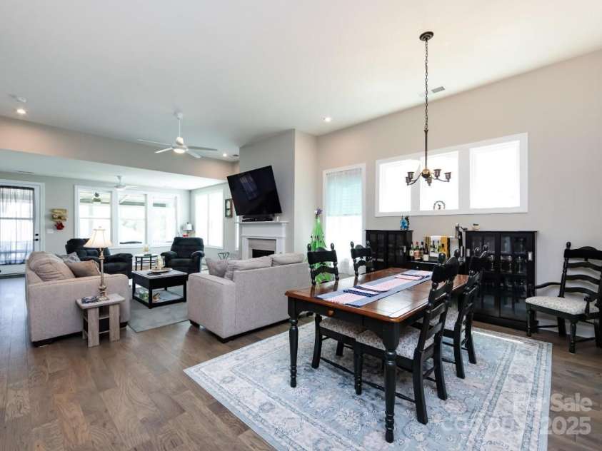 7337 Overjoyed Crossing, Charlotte, NC 28215.  MLS# CAR4274967, YatesRealty ID 22888. 