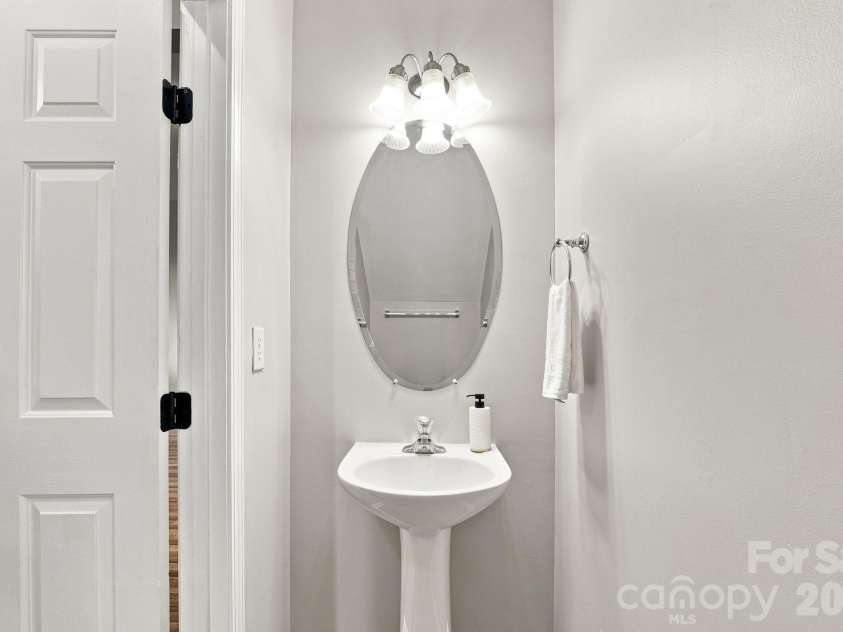 121 Kase Court, Mooresville, NC 28117.  MLS# CAR4414474, YatesRealty ID 22889. Half bath on main level