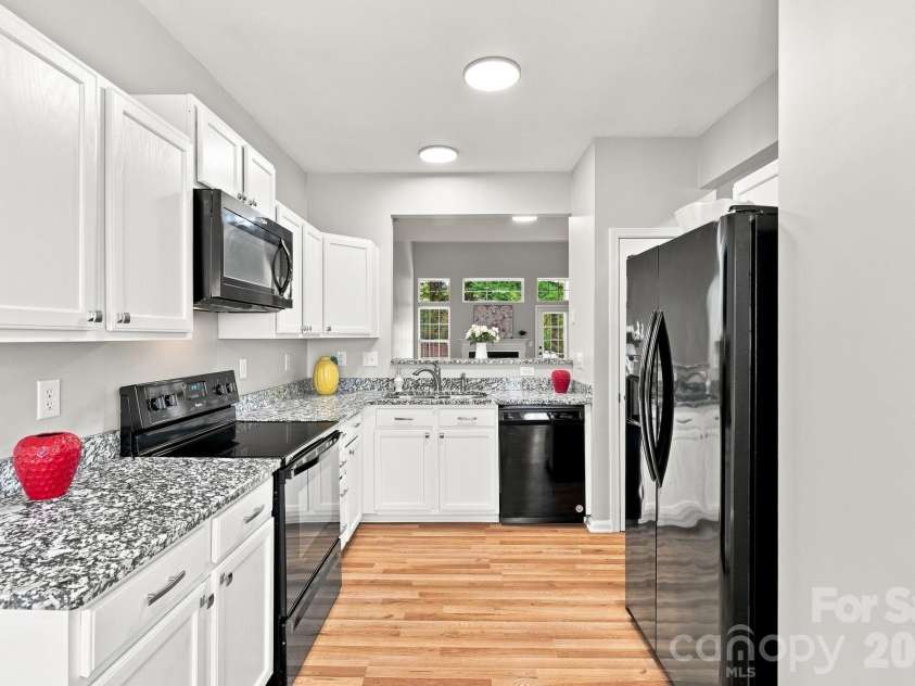 121 Kase Court, Mooresville, NC 28117.  MLS# CAR4414474, YatesRealty ID 22889. Kitchen