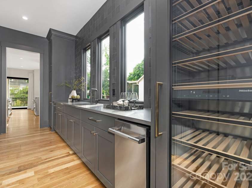 632 Dorothy Drive, Charlotte, NC 28203.  MLS# CAR4251393, YatesRealty ID 22889. 