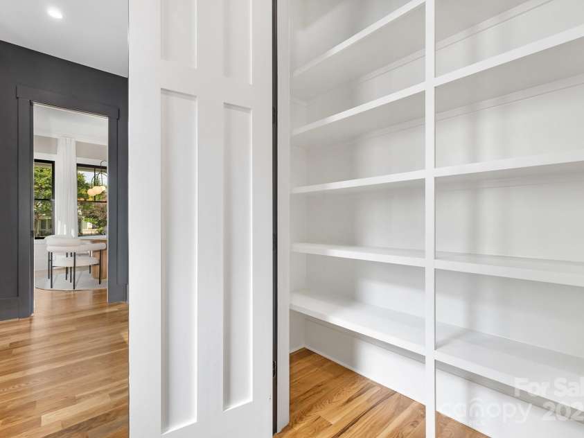 632 Dorothy Drive, Charlotte, NC 28203.  MLS# CAR4251393, YatesRealty ID 22889. 