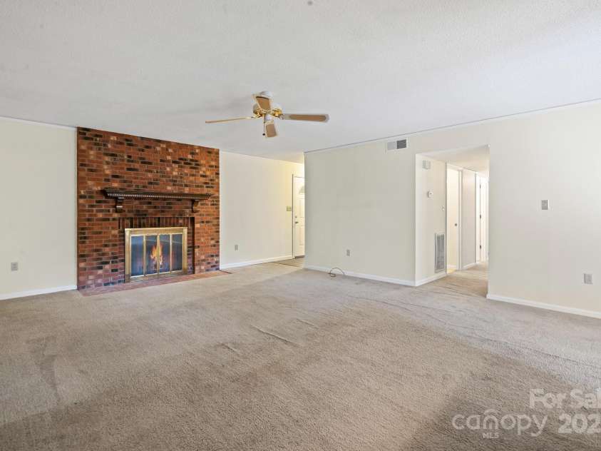 331 Meadowbrook Road, Charlotte, NC 28211.  MLS# CAR4318757, YatesRealty ID 2289. 