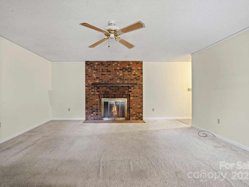 331 Meadowbrook Road, Charlotte, NC 28211.  MLS# CAR4318757, YatesRealty ID 2289. 