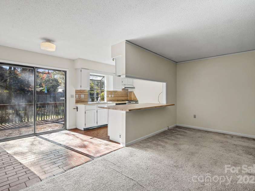 331 Meadowbrook Road, Charlotte, NC 28211.  MLS# CAR4318757, YatesRealty ID 2289. 